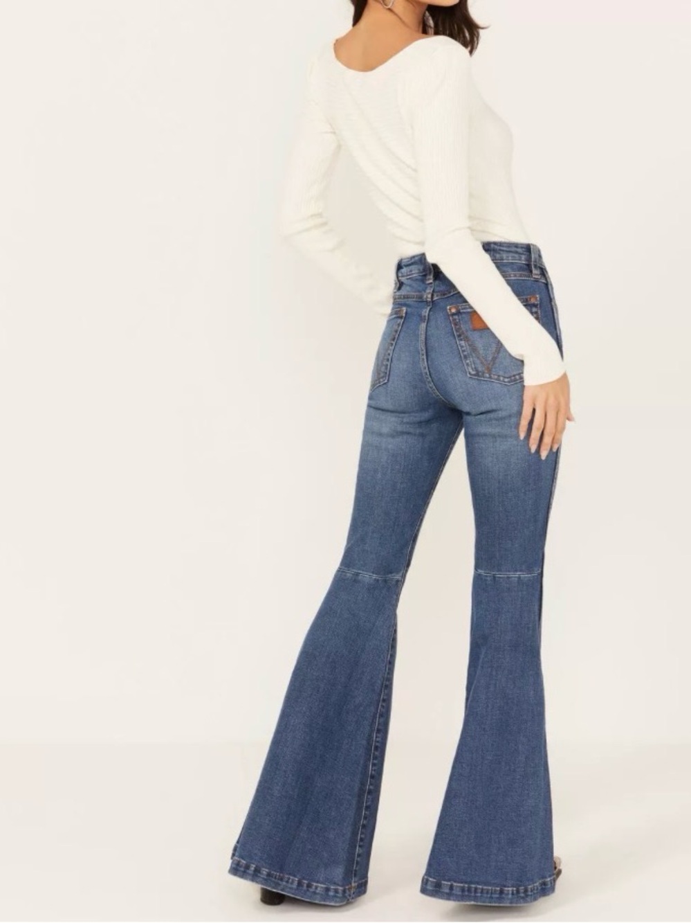 Wrangler High Rise Retro Jeans Wide Flare Bell Bottoms Womens 26x32 Cowgirl Chic